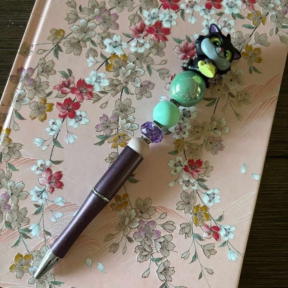 Disney Doorables: Cinderella: Lucifer with cup handmade beaded pen